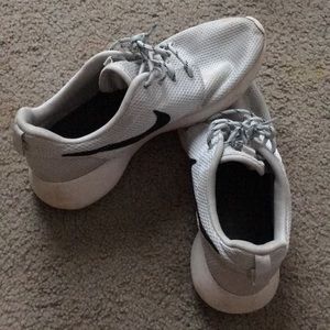 Nike roshes